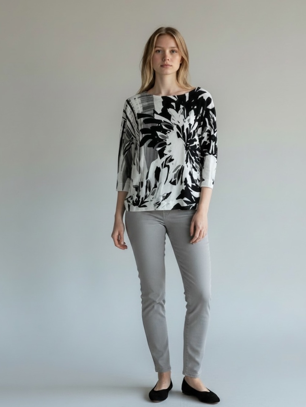Chico’s Size 1 White Black Gray Floral Lightweight Pullover Sweater